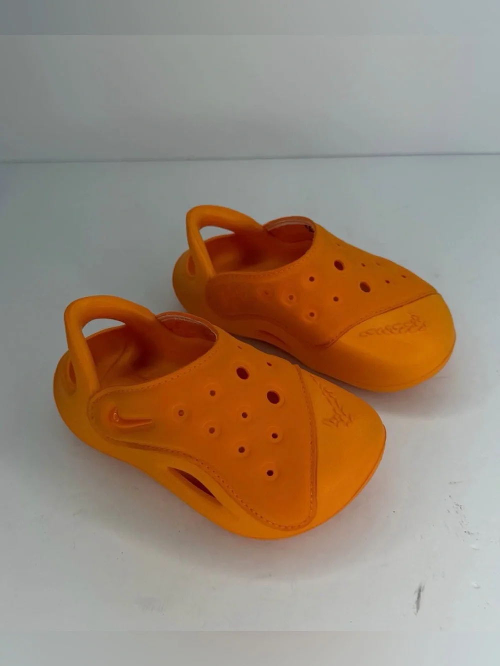 Nike aqua swoosh